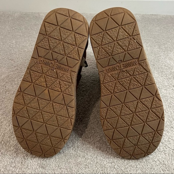 Minnetonka Woburn Wrap Lace Sherpa Lined Boots - Picture 9 of 12